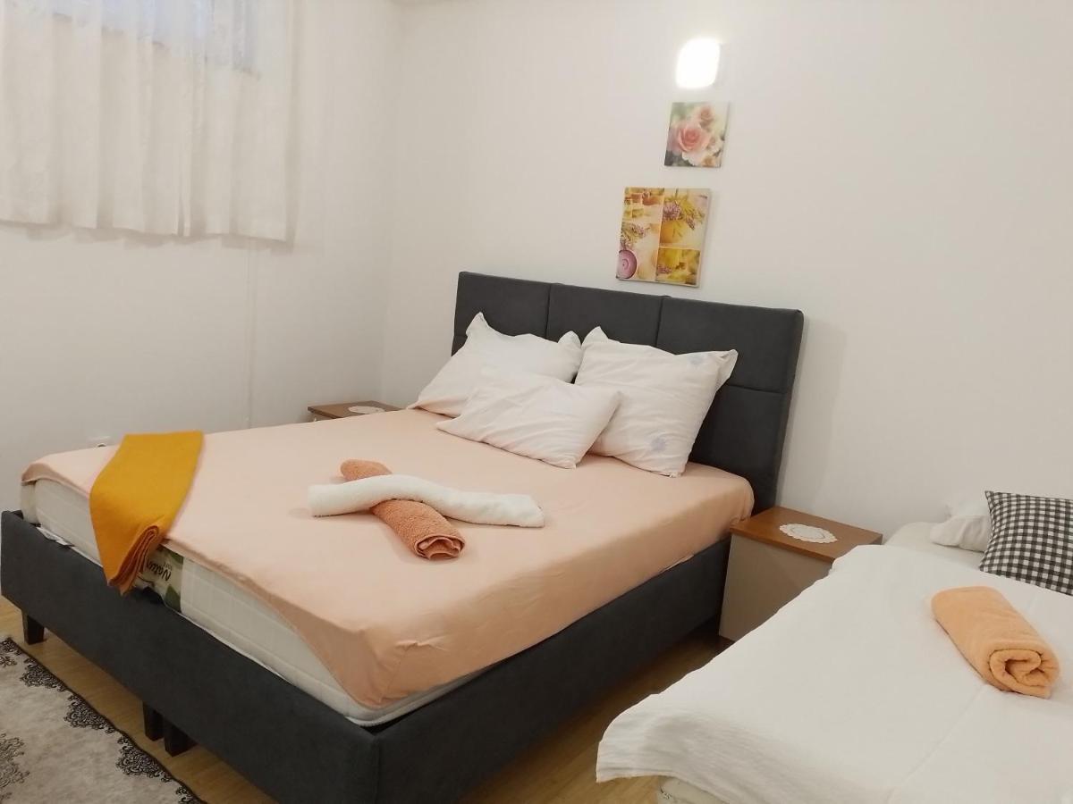 Guesthouse Sanja - Apartments 212 โมสตาร์ ภายนอก รูปภาพ